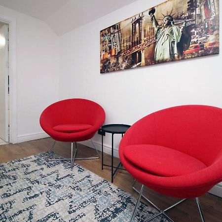 Lovely Studio Flat With Free Parking - Near To City Center 스완지 외부 사진